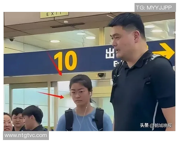 在浪漫巴黎街头偶遇姚明的奇妙瞬间与篮球传奇的交汇 在浪漫巴黎街头偶遇姚明的奇妙瞬间与篮球传奇的交汇