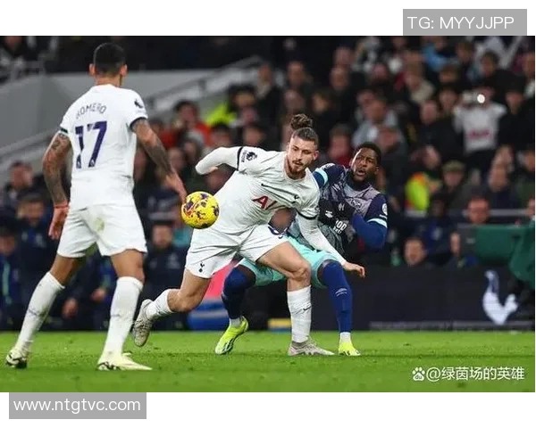 热刺新援表现抢眼,球队士气高涨备战下一场比赛 热刺新援表现抢眼,球队士气高涨备战下一场比赛